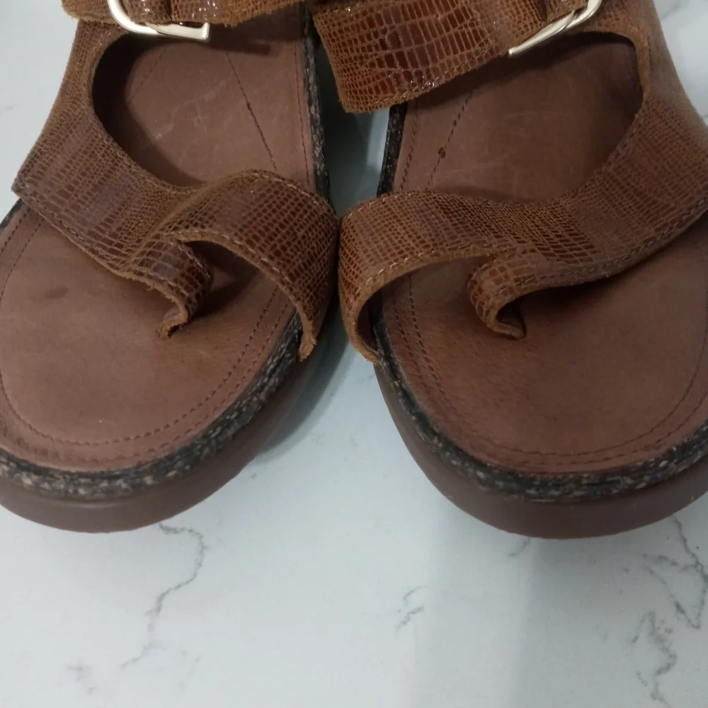 Ariat 20983 Woman's brown Leather Reptile Strappy thong toe wedge sandals 8